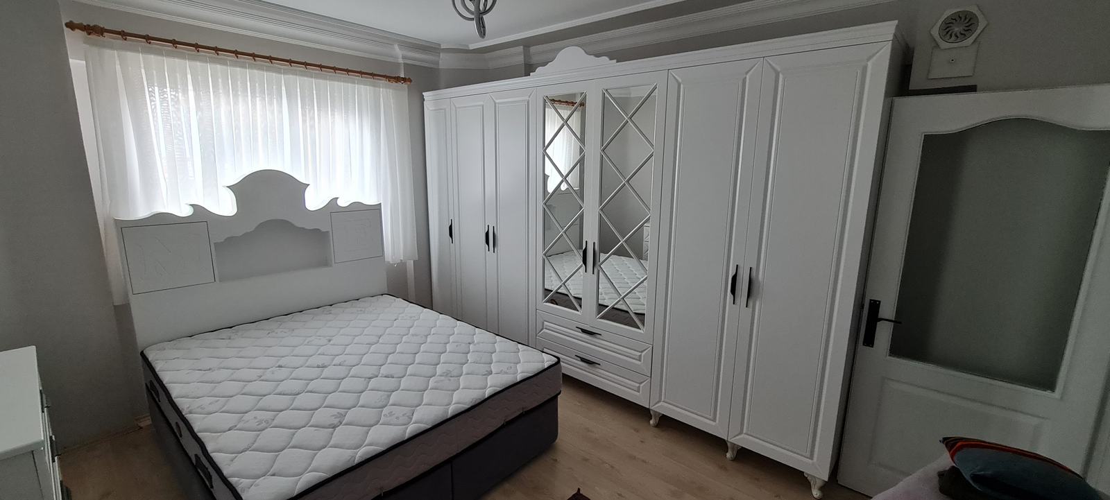 Carved Pattern Mirrored Bedroom Set