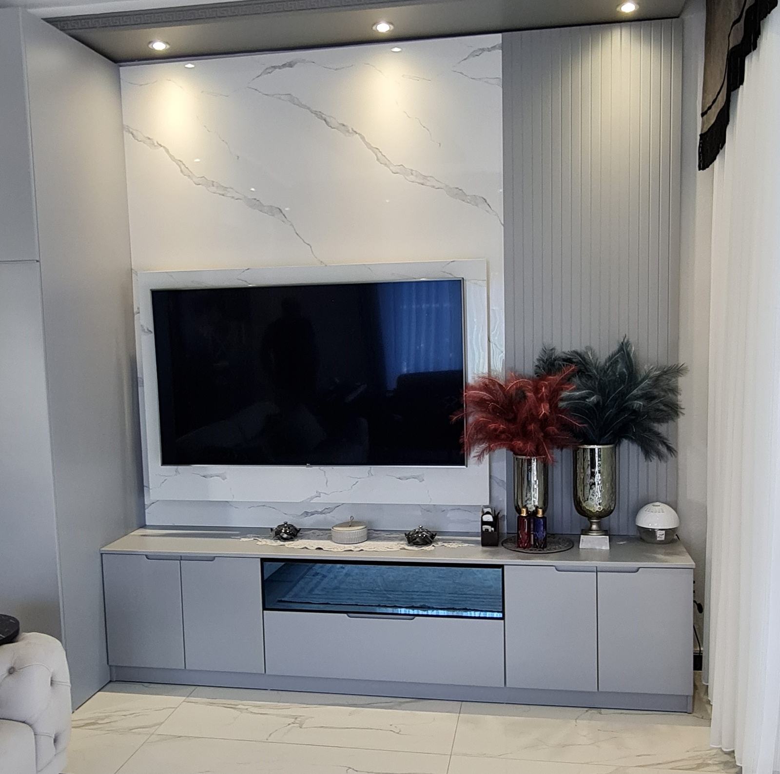 Decorative TV Unit