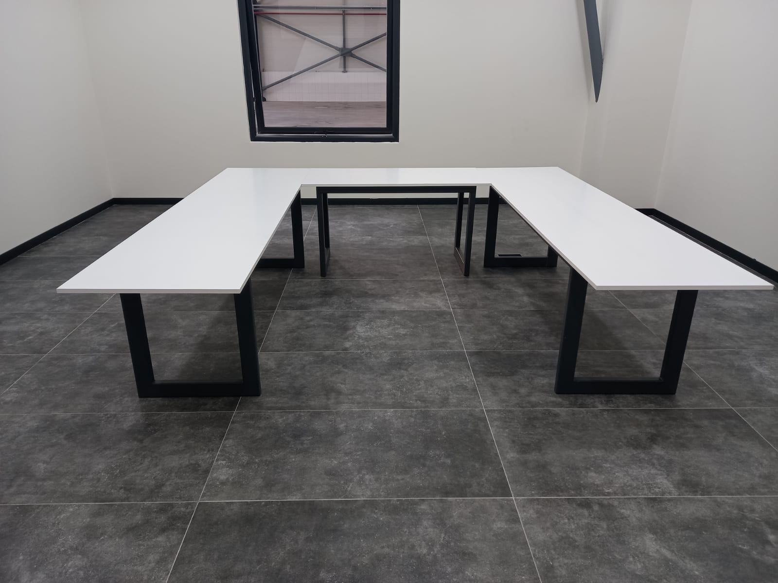 Tripartite Meeting Table