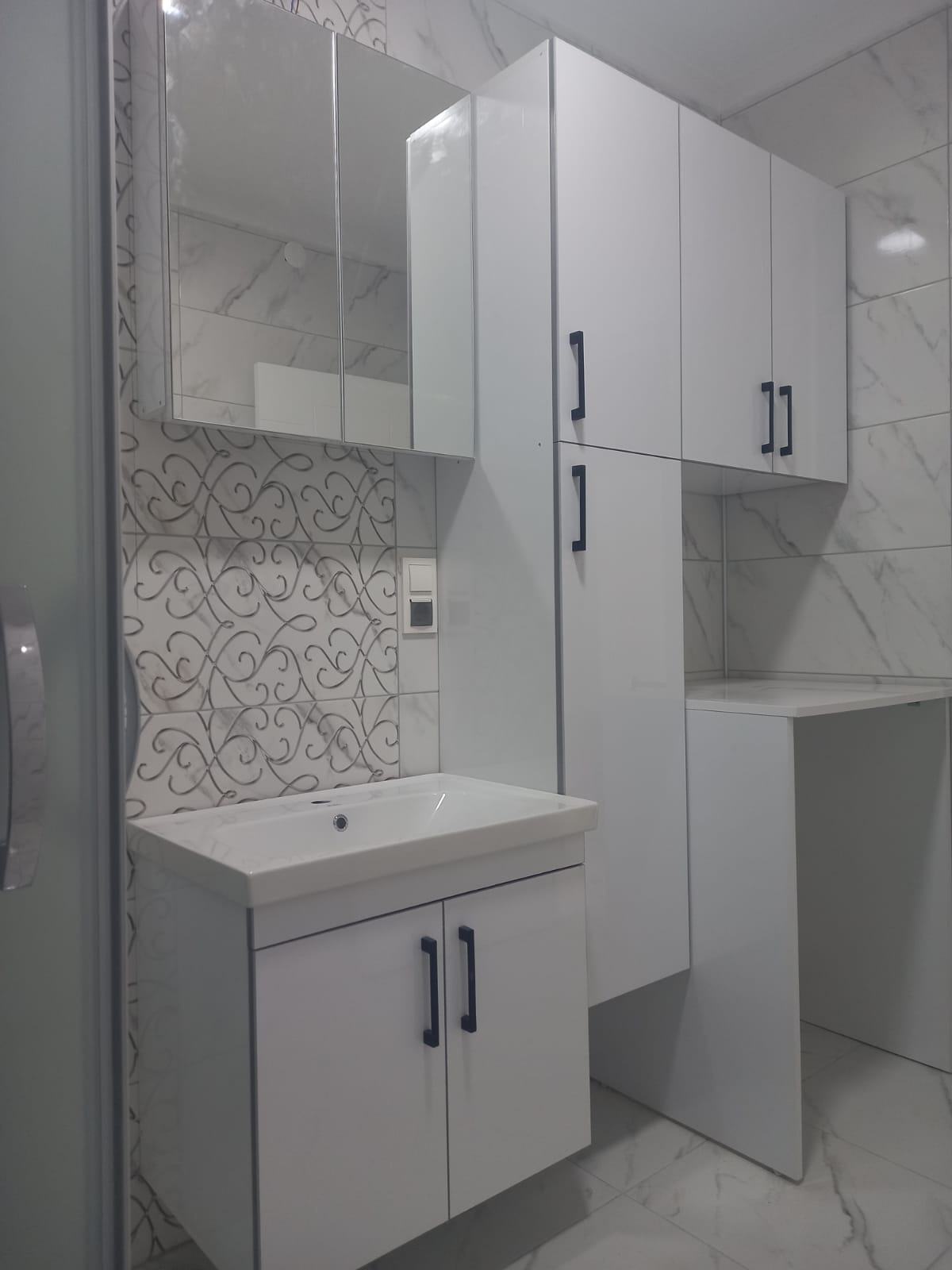 Glossy White Bathroom Set