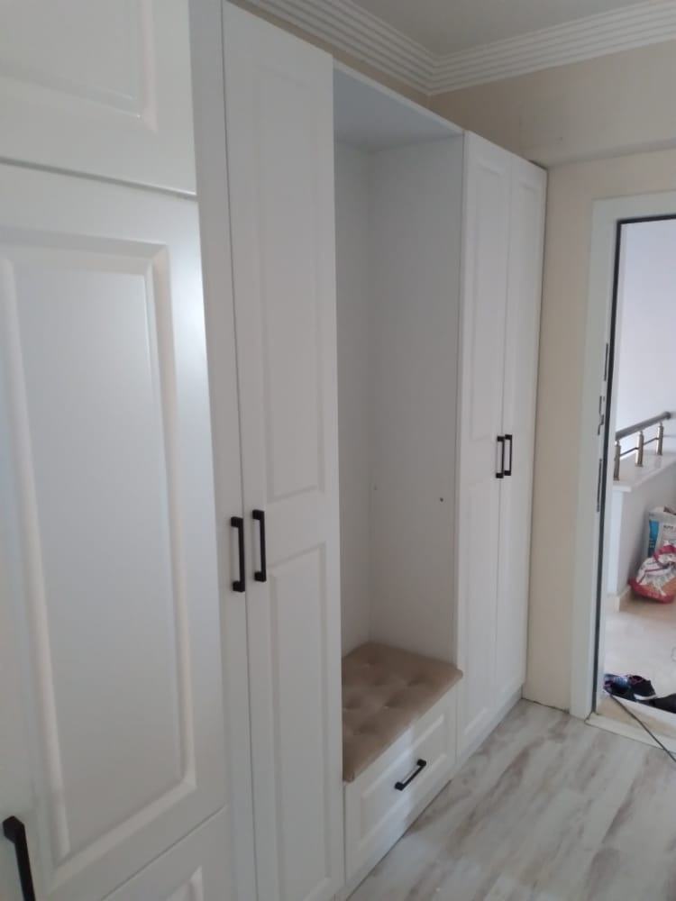 Hallway Cabinet with Center Seat
