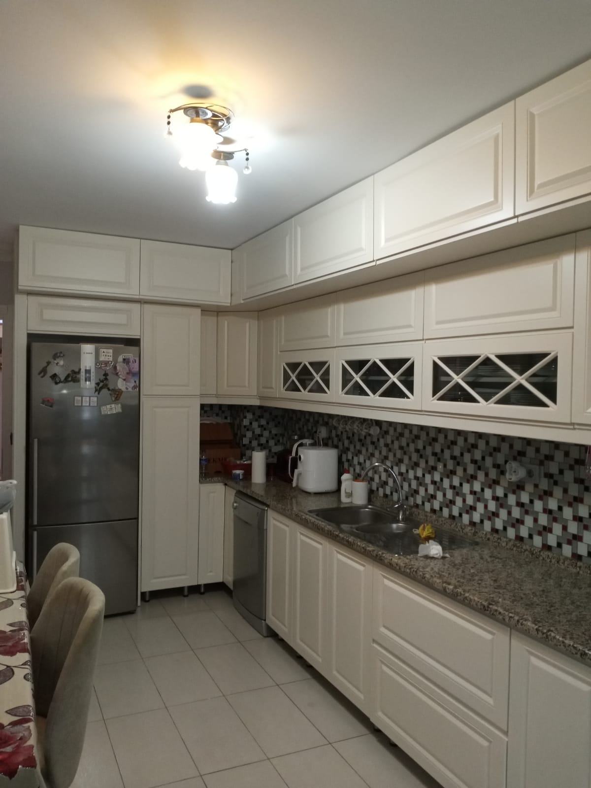 Handleless Cream Kitchen Cabinet